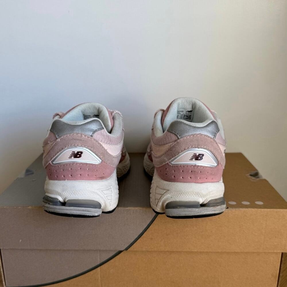 New Balance 2002 R ‘Pink Sand’ Kids Sneakers- SZ 4  Y - Picture 9 of 13